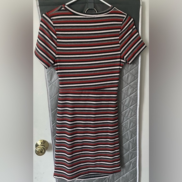 Fashionable Ribbed, Striped cut out dress - Picture 3 of 3